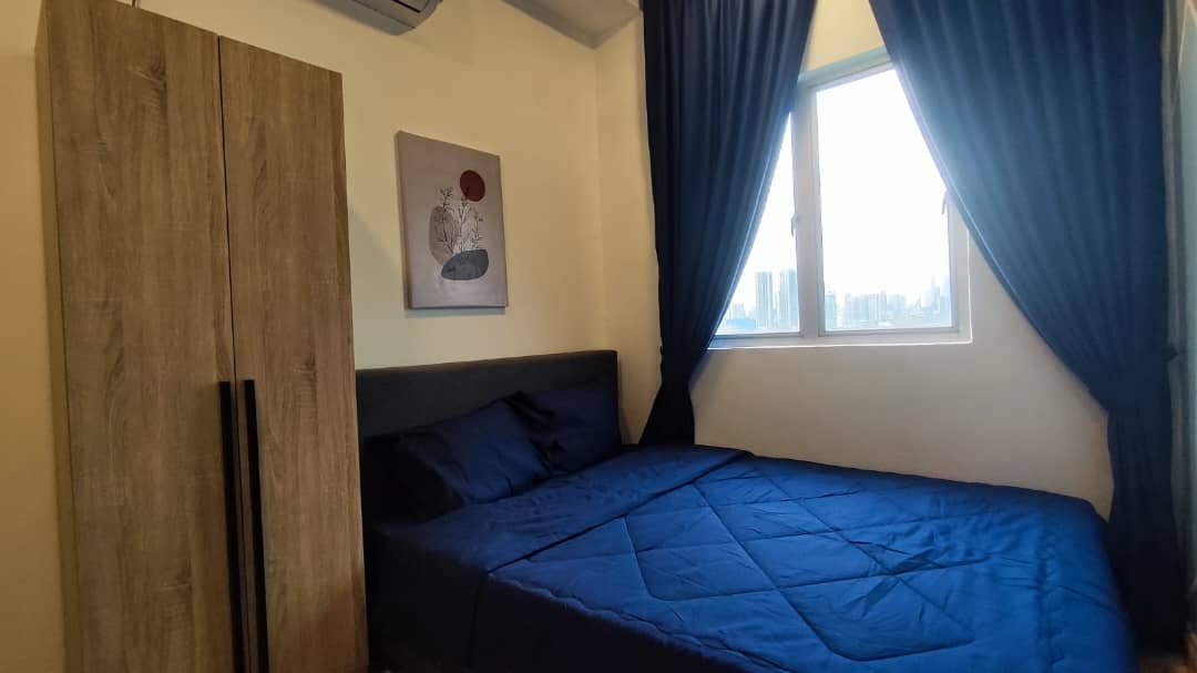 Middle Room